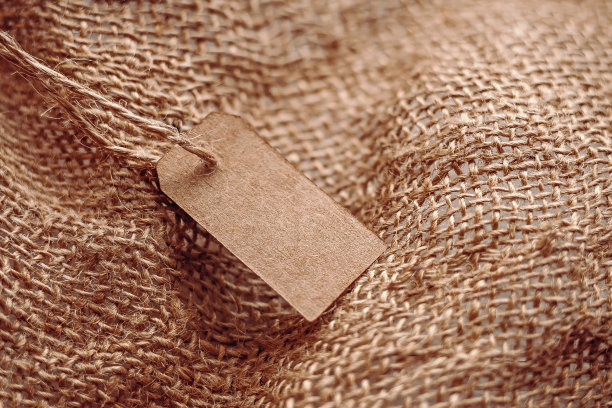 工艺标签与花边的背景粗麻袋图片下载