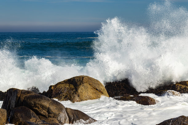 岩石上的波浪图片下载