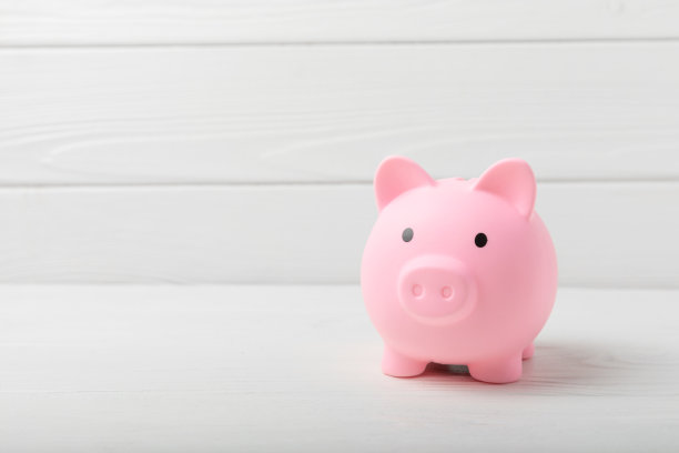 小猪储蓄罐上的水泥纹理背景。储蓄和投资理念。省钱，预算。家庭预算。发短信的地方。复制空间epiggy银行水泥纹理背景。储蓄和投资理念。省钱，预算。家庭预算。图片下载