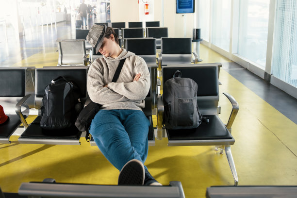 困在机场图片下载