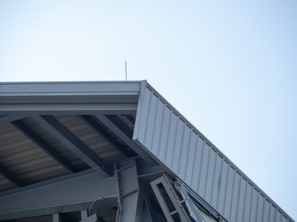 火车站或工厂的车站屋顶角。图片下载