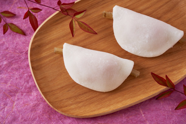 日本新年吃的传统糖果:“Hanabiramochi”图片下载