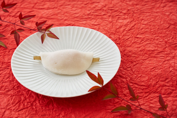 日本新年吃的传统糖果:“Hanabiramochi”图片下载