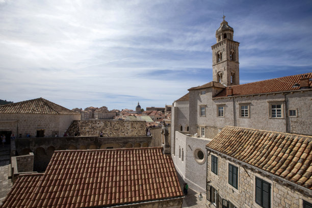 从克罗地亚的城墙俯瞰杜布罗夫尼克图片下载