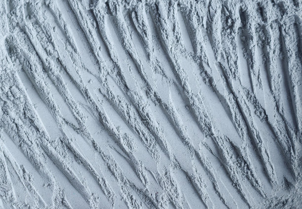 灰色膨润土面泥粉(藻酸盐面膜、身包)质地贴近，选择性聚焦。抽象的背景与笔触。图片下载