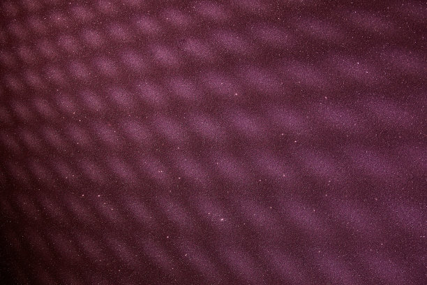 在紫色背景上以格子形式出现的白光图片下载