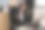 愤怒、压力大的年轻商业女性对电脑问题感到烦恼，办公室职员讨厌卡住的笔记本电脑，悲伤的女士对坏的在线消息、数据丢失、软件故障感到沮丧图片下载