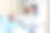 医生在病房里每日查房，了解治疗进展图片下载