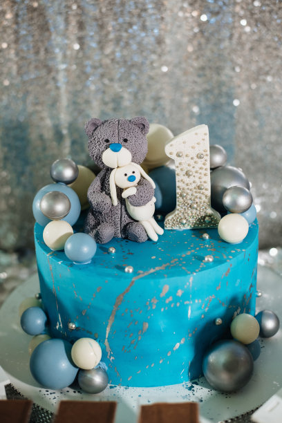 蓝色漂亮的蛋糕，一岁生日。为一岁生日派对装饰糖果，纸杯蛋糕和蛋糕图片下载