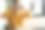 男子博主微笑着在演播室用耳机、笔记本电脑和耳机直播他的音频播客图片下载
