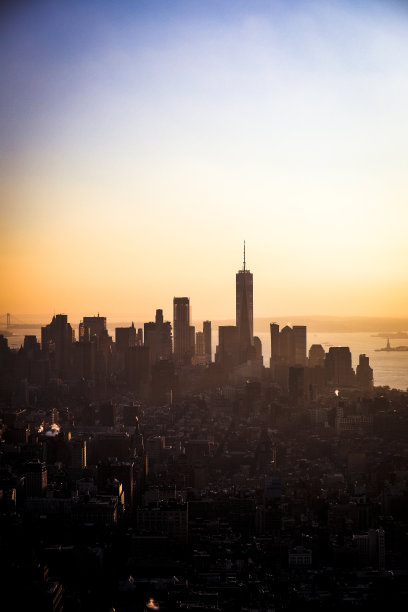 鸟瞰美丽日落时分的纽约市图片下载
