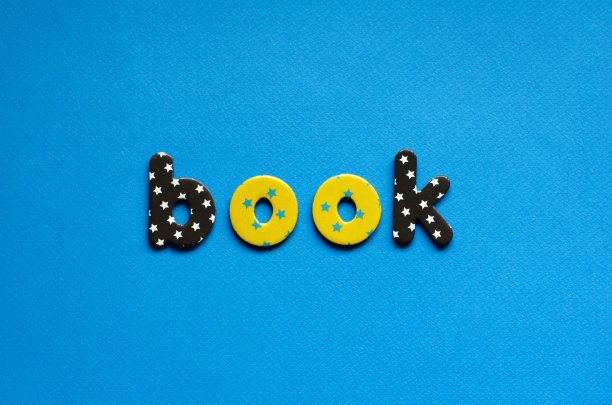 彩色教科书，蓝纸背景图片下载