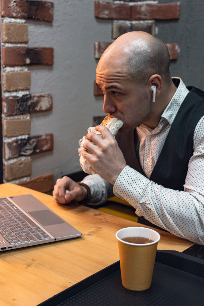 男人年轻的商人企业家午餐时间图片下载