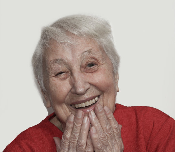 快乐的高级妇女笑的肖像图片下载