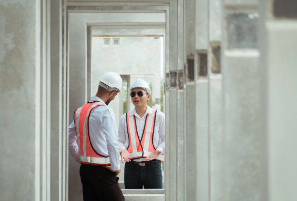 施工人员对所施工的预制混凝土墙板质量进行了验证。还负责监督建设区内的重大建设项目图片下载