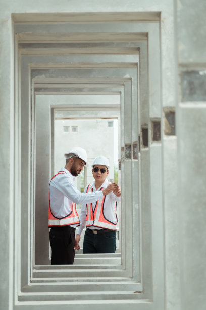 施工人员对所施工的预制混凝土墙板质量进行了验证。还负责监督建设区内的重大建设项目图片下载