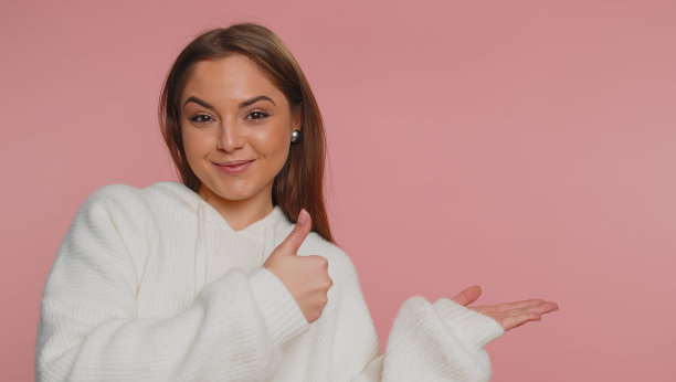 女指空处，广告区为商业文字，文案区为商品促销图片下载