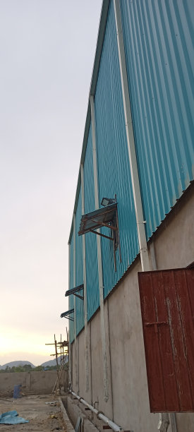 工作侧风机撑雨图片下载