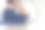 做瑜伽的女性手呈莲花姿势。瑜伽健身生活方式健康女性放松做冥想。瑜伽女健身者穿着运动服坐在瑜伽垫上，居家健身健身锻炼。在家健身图片下载