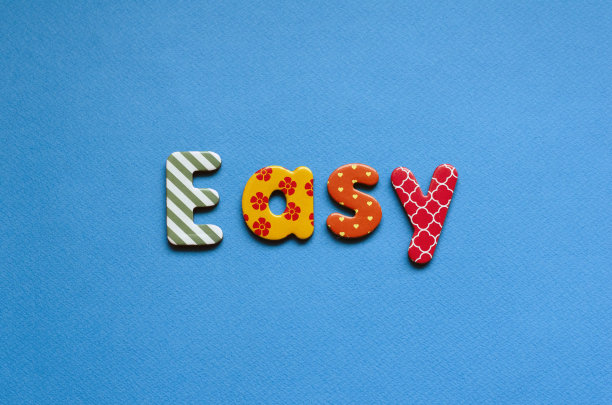 彩色文字容易在蓝纸背景图片下载