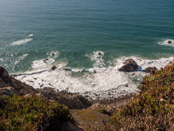 葡萄牙海边岩石海角的美丽照片图片下载