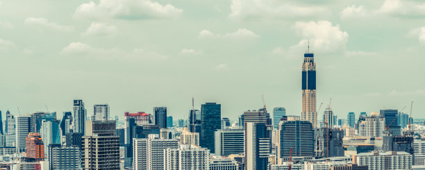 大都市中心的城市景观和高层建筑。市中心商业区全景。图片下载