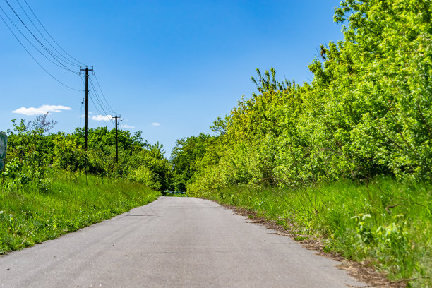 美丽的空柏油路在乡村彩色背景图片下载
