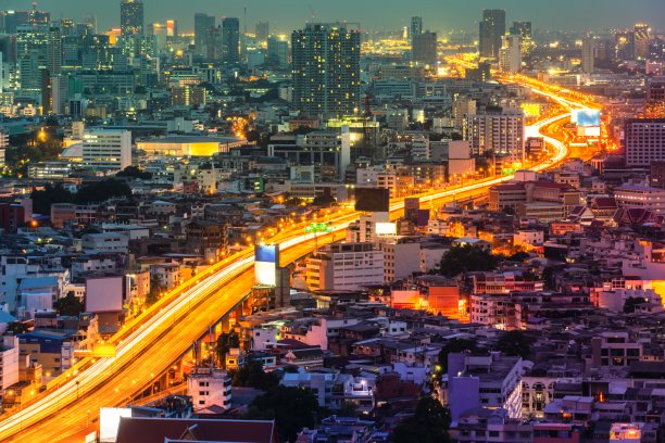 大都市中心的城市景观和高速公路。市中心商业区全景。图片下载