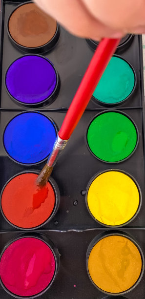 从彩色水彩画上取颜料图片下载