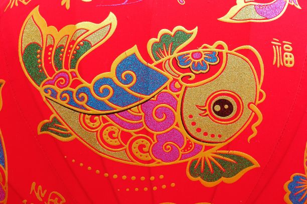 一条刺绣鱼:象征和汉语谐音“富足”，迎接农历新年图片下载