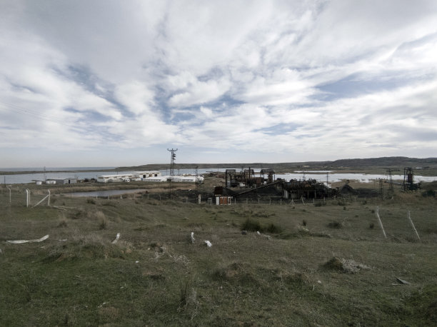 海边的老工厂图片下载