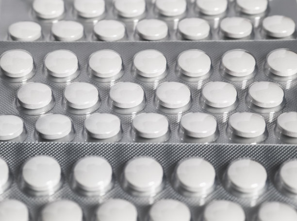 许多水泡用片剂或药物。图片下载