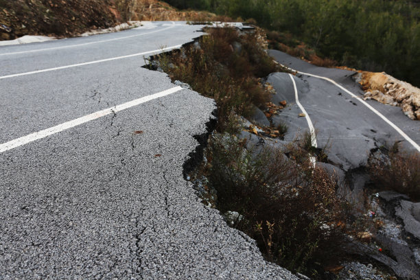 崩溃的高速公路图片下载