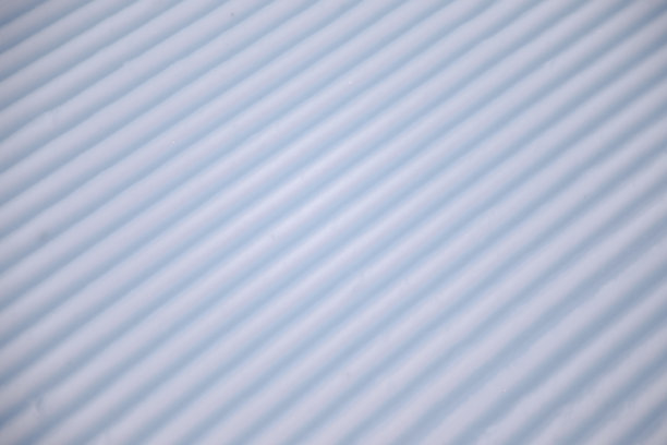 抽象条纹白色雪背景与对角线图片下载