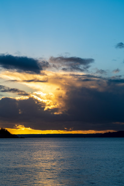 普吉特湾海滨日落图片下载
