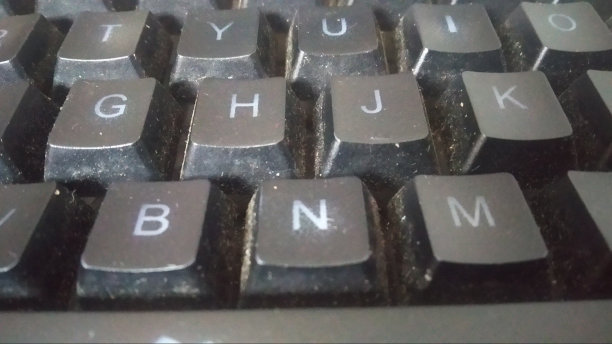 电脑的黑色游戏键盘特写图片下载