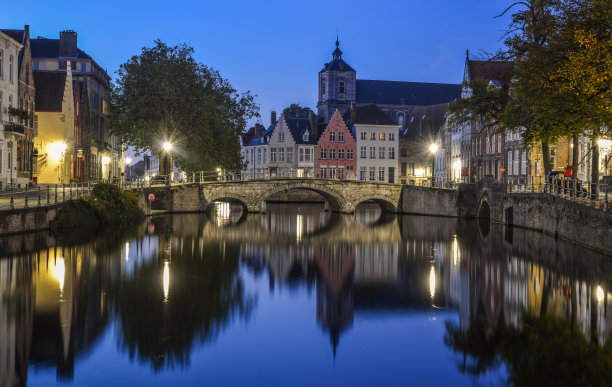 布鲁日运河夜景图片下载