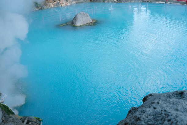 日本大分县别府的Kamado Jigoku温泉图片下载