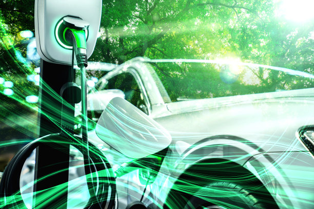 电动汽车充电站以绿色能源和可持续能源生产的生态电力为概念，供应给充电站，以减少二氧化碳排放。图片下载