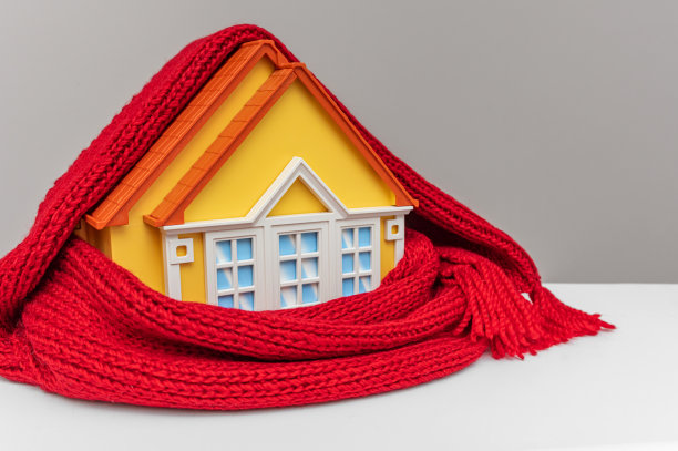 房子被裹在围巾里。图片下载