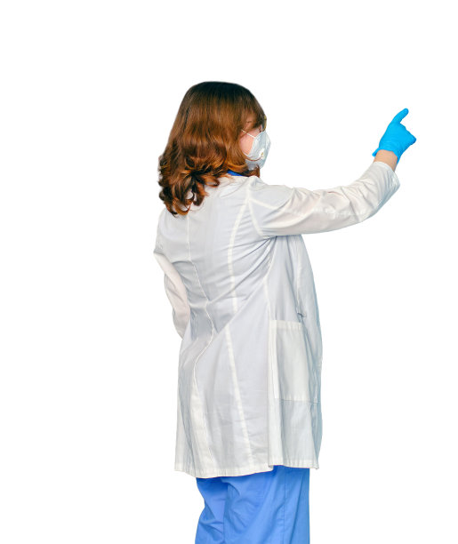 女医生在拜访病人时按公寓的门铃，病人的家被隔离在白色背景上图片下载