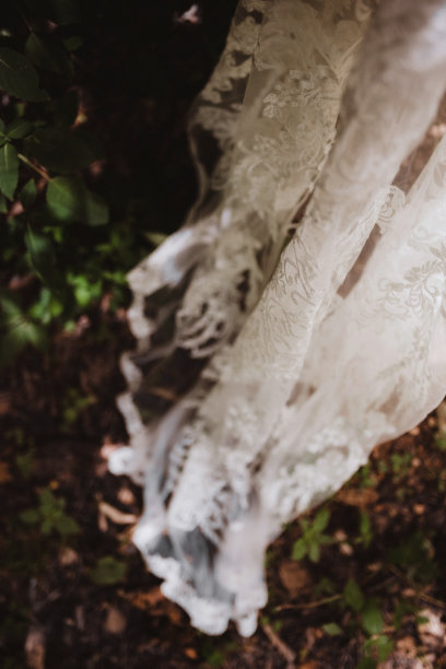 婚纱下摆的蕾丝图片下载