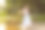 年轻美丽的白人女子站在河边。传统的乡村图片与女孩在前景和复制空间。太阳耀斑图片下载