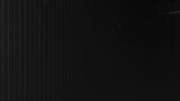 暗黑色聚碳酸酯在透视视图使用的背景，横幅或壁纸。聚碳酸酯塑料质地。透明材质波纹塑料面用于隔墙或屋面。图片下载