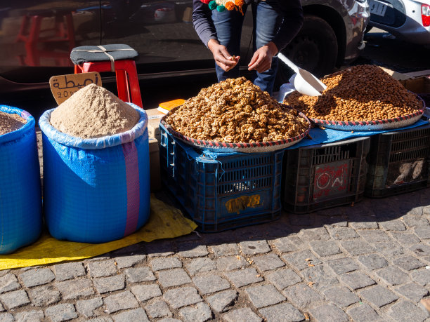 摩洛哥马拉喀什核桃和杏仁的街头摊贩图片下载