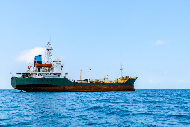 在石头镇港口附近等待的货船。坦桑尼亚桑给巴尔岛,图片下载