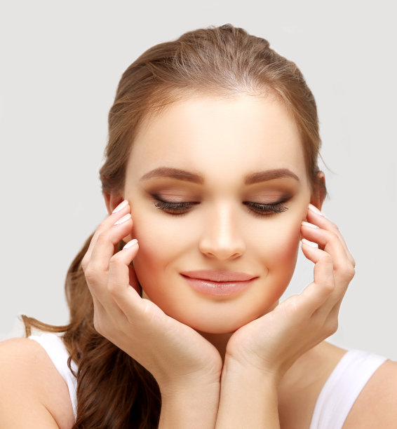 年轻漂亮的金发女孩，美容概念图片下载