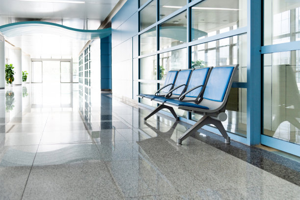 入口大厅与椅子在现代化的办公大楼图片下载