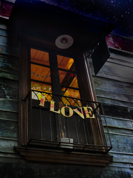 有标志的房间窗户图片下载