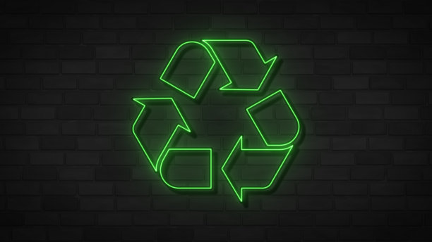 霓虹灯绿色回收标志砖背景。设计元素。图片下载